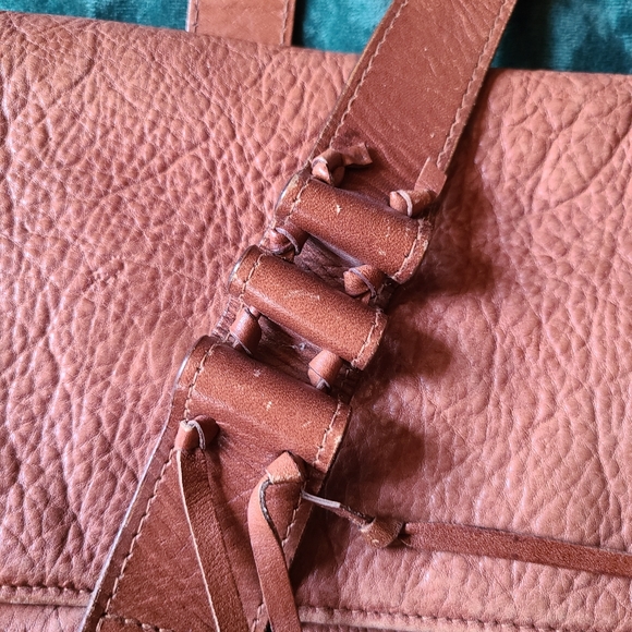 Thick pebbled leather shoulder bag satchel - Picture 13 of 15